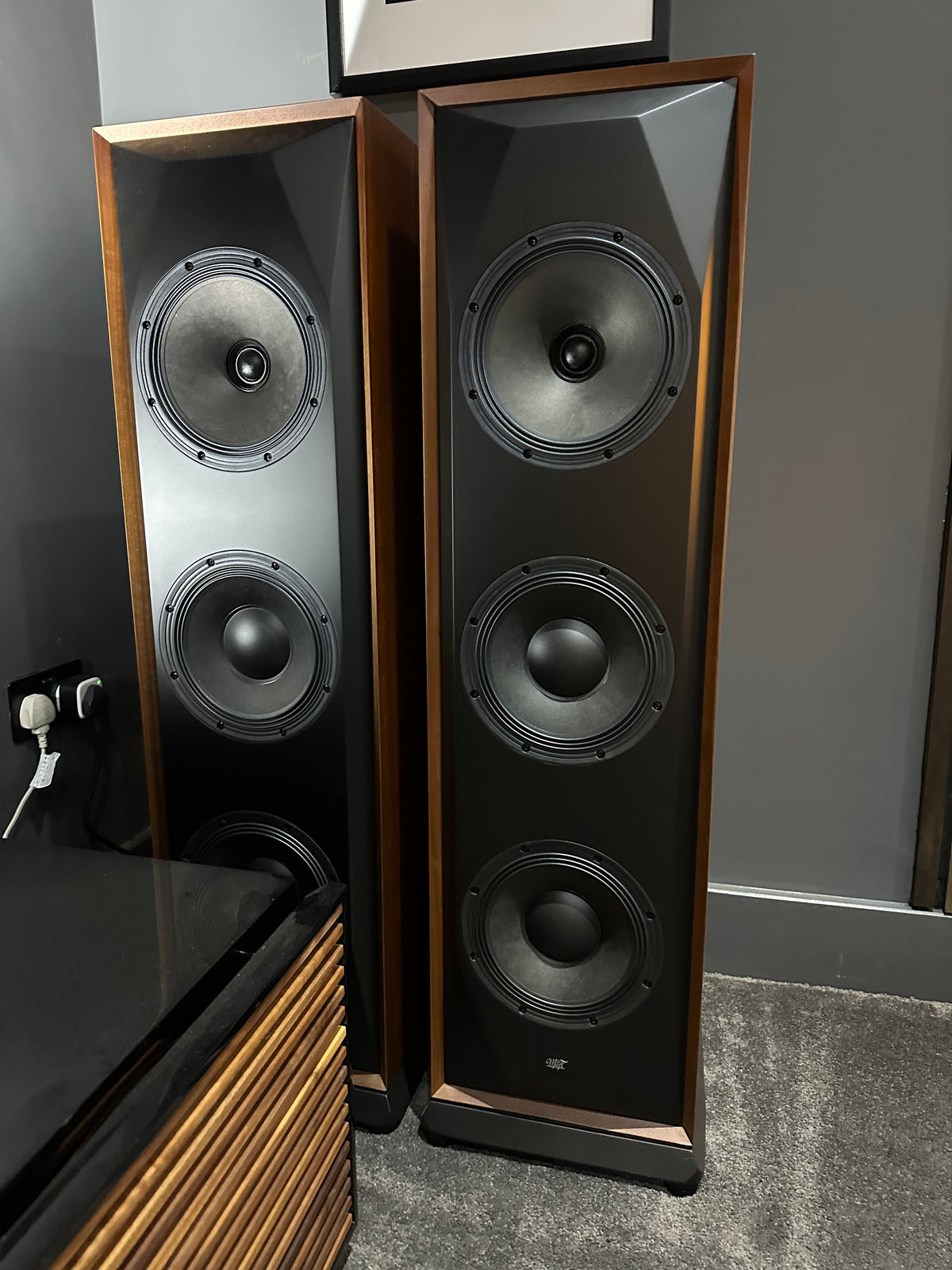 SOURCEPOINT 888 FLOORSTANDING SPEAKERS (Ex Display)